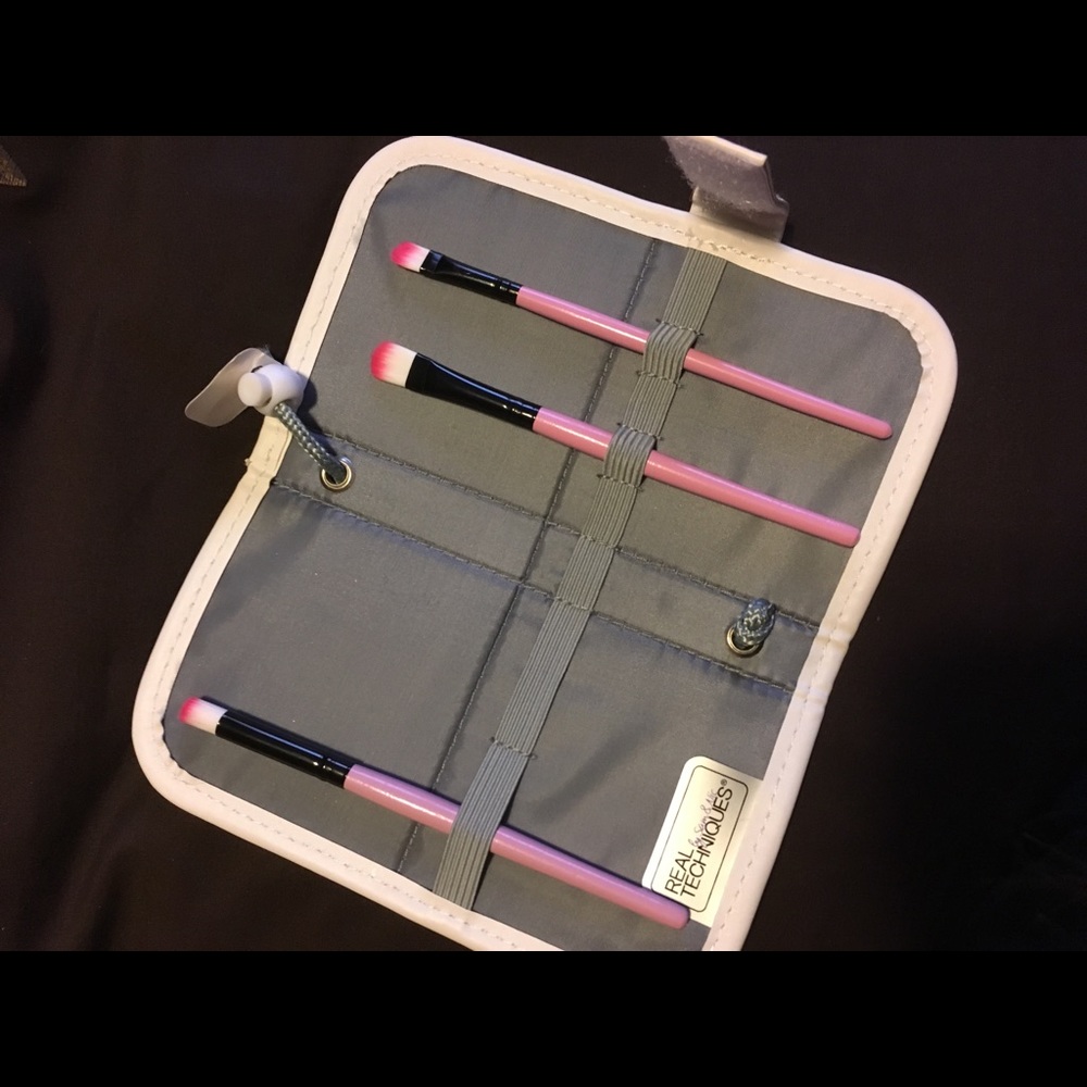 Real Techniques Makeup Brush Case - image 1